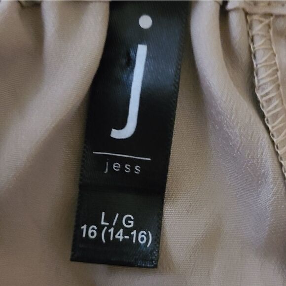 Jess Lightweight Beige Pull-on Pleated Shorts L - Picture 5 of 9